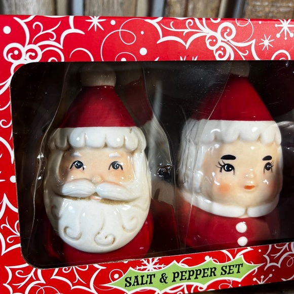 Johanna Parker Mr. & Mrs. Claus Salt / Pepper Shakers - Picture 4 of 5